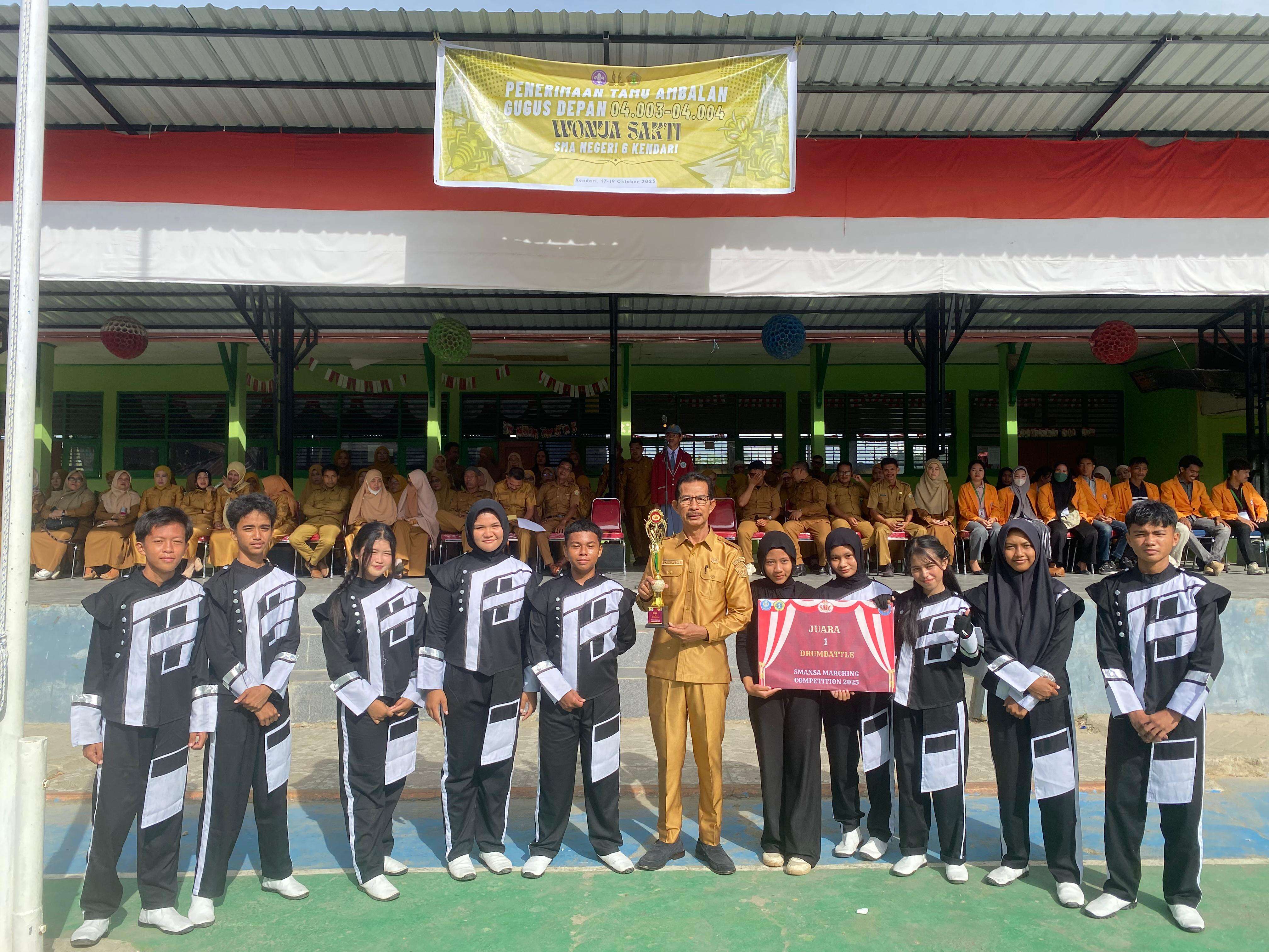 Penyerahan Piala Juara 1 Lomba Drumbattel